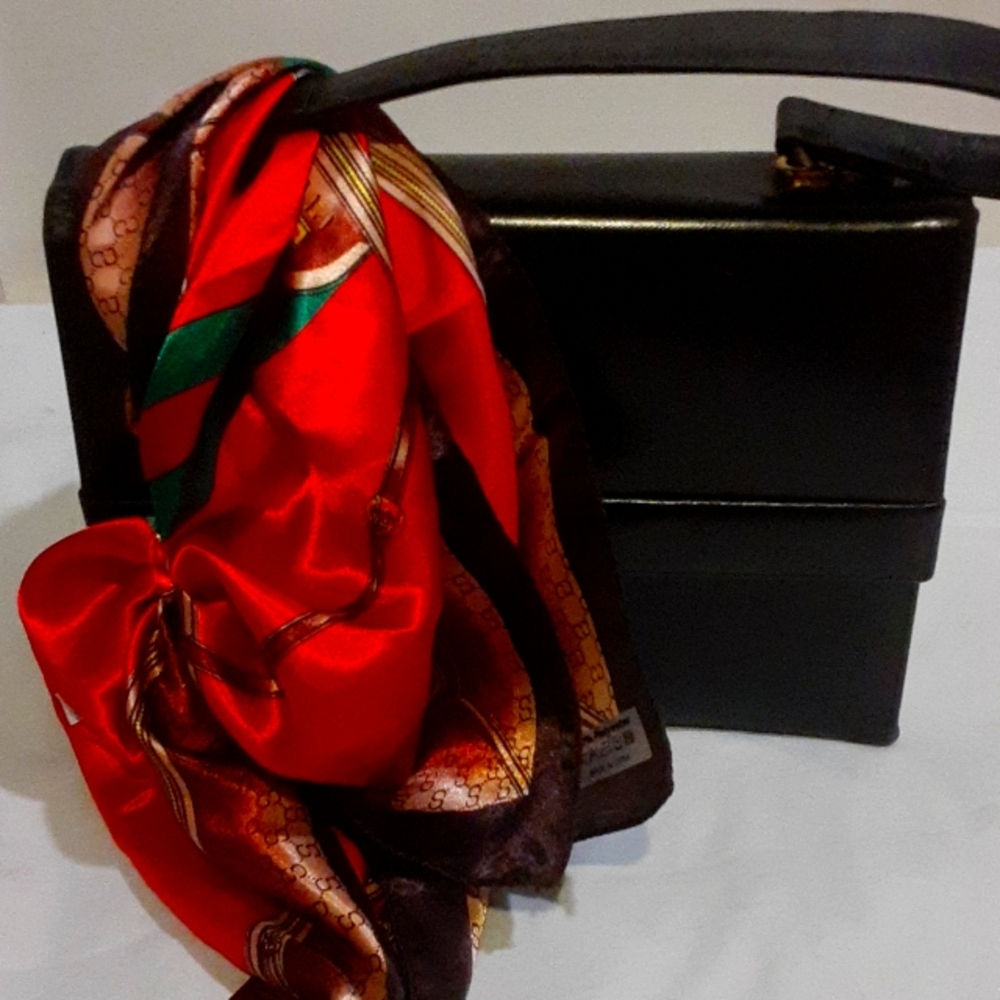Kenneth Jones multi purpose scarf